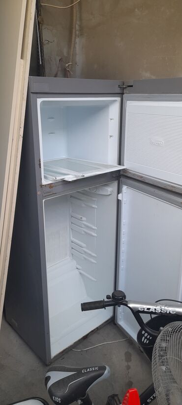 Холодильники: Б/у Холодильник Swizer, Двухкамерный, цвет - Серебристый