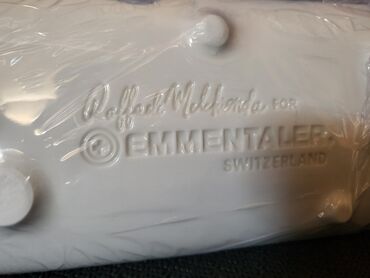 Ostalo posuđe: Tanjir nov za sir Ennentaler Svajcarska izdanje 2021god. Keramicki — 8