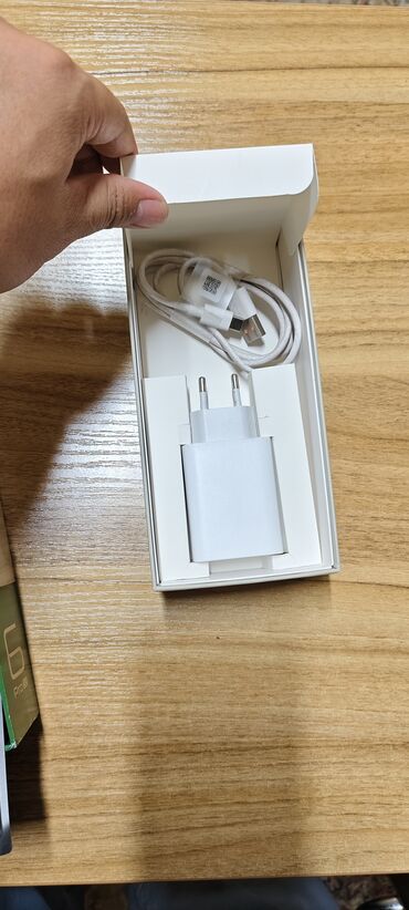 пк оптом: Tecno Pova 6 Pro 5G, Колдонулган, 256 ГБ, түсү - Жашыл, 2 SIM