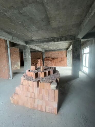 Yeni tikili: Yaşıl Bazarın yaxınlığında, 12 mərtəbəli binanın 8-ci mərtəbəsində 4 — 8