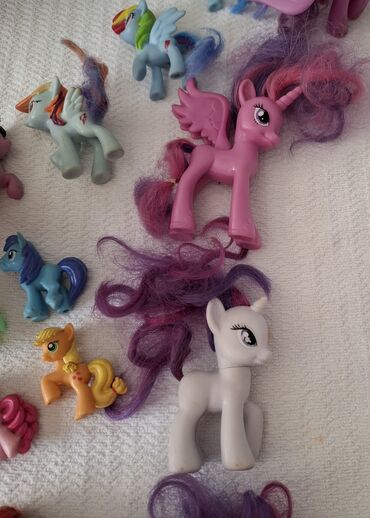 Igračke: Obiman set igračaka inspirisan serijalom My Little Pony. Uključuje na lalafo.rs — 12 Igračke: Obiman set igračaka inspirisan serijalom My Little Pony. Uključuje — 12