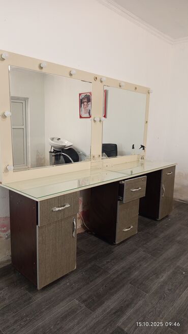 gunəbaxan tumu: Gözəllik salonu avadanlıqları paketi - İşıqlı iki böyük güzgüdən
