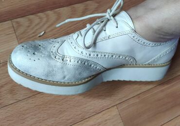кожанная обувь: Кроссовки белые,новые,кожан