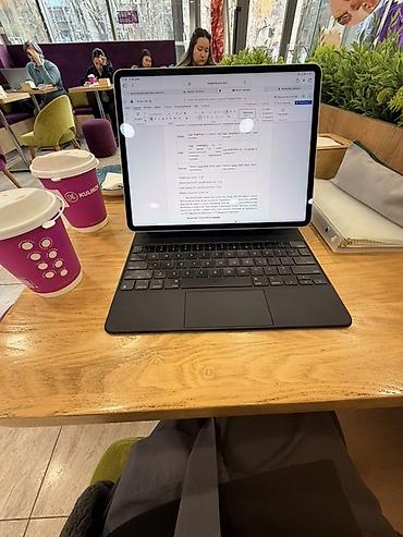 клавиатуры: Apple iPad Pro 12.9 M1 (серебристый), линейка с двойной камерой и — 5