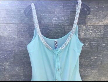 Gündəlik donlar: Платье декольте. Длина выше колена. Бренд: WAGGON (париж). Размер — 6