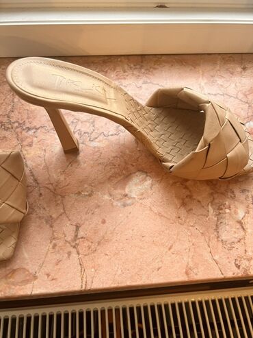 Women's Sneakers and athletic shoes: Qadın ayaqqabıları dəsti 1) Krosovka: krem rəngli üst, qara daban və -da lalafo.az — 9 Women's Sneakers and athletic shoes: Qadın ayaqqabıları dəsti 1) Krosovka: krem rəngli üst, qara daban və — 9