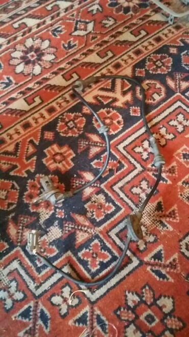 Другие детали для мотора: Нижняя подушка двигателя.Черный кронштейн из металла с креплением и — 16