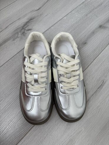 Women's Sneakers and athletic shoes: Кроссовки и спортивная обувь