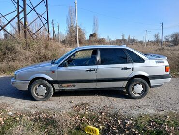 Volkswagen: Volkswagen Passat: 1990 г., 1.8 л, Механика, Бензин, Седан