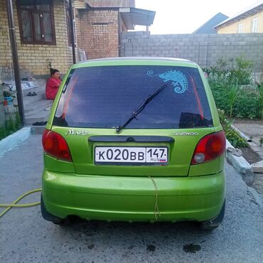 авто аренда по следующим выкуп: Автомобиль Daewoo Matiz зеленого цвета, компактный хэтчбек с пятью