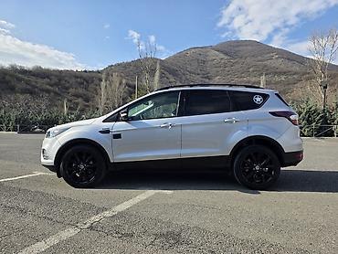 ford transit oluxana: Ford Escape: 1.5 l | 2017 il 56000 km Ofrouder/SUV — 10