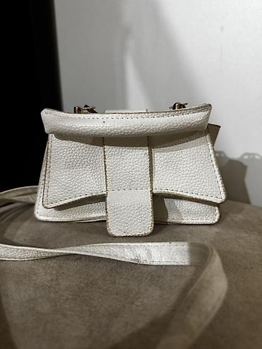 Ağ rəngli mini çiyin/çapraz çanta - Material: teksturalı süni dəri
