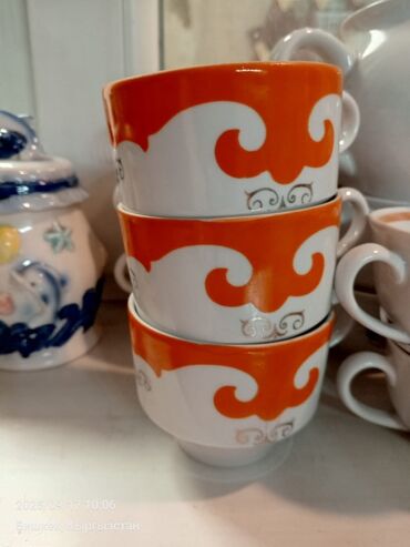 столовый гарнитур стол и стулья: Набор столовой посуды (фарфор и стекло) Состав: - Чайный сервиз с