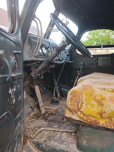 benzin nasos mercedes: Köhnə tipli 6x4 damperli yük maşını Xüsusiyyətlər: - Gövdə: metal — 1