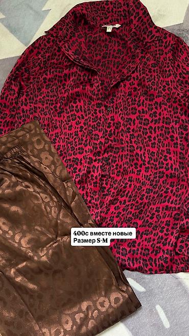 Сырт кийим: Подборка верхней одежды: 1) Куртка Uniqlo, легкая. Цвет: бордовый — 9