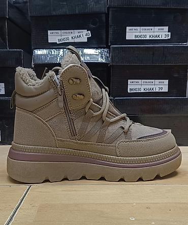 ugg baletanke sa krznom: Ugg čizmice
36 do 41,
 cena 3800 dinara
PS✨ — 1