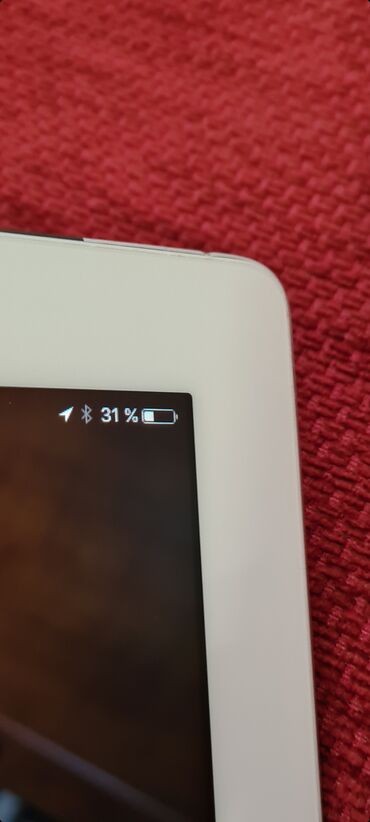 Tableti: ★ Na prodaju sivo beli Apple iPad 2 Model : A1396 Memorija: 32GB — 4