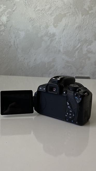 Fotokameralar: Canon EOS 700D DSLR fotoaparat + EF-S 18-55mm f/3.5-5.6 IS II obyektiv — 2
