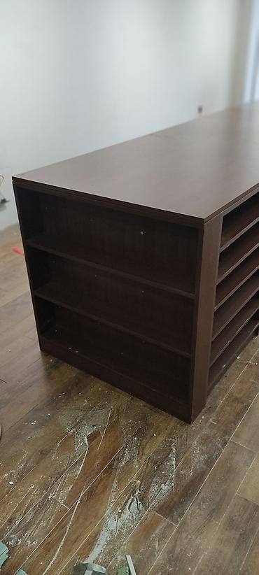 Rəf vitrinləri: Mağaza üçün çoxfunksiyalı vitrin/ada masa. - Material: tünd qəhvəyi — 2