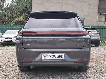 авто лупарик: Lixiang L8: 2023 г., 1.5 л, Автомат, Гибрид, Кроссовер — 2