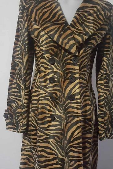 lavorazione artigiana boots: Ottavio Piragino Milano – ženski kaput sa animal printom - Model — 1