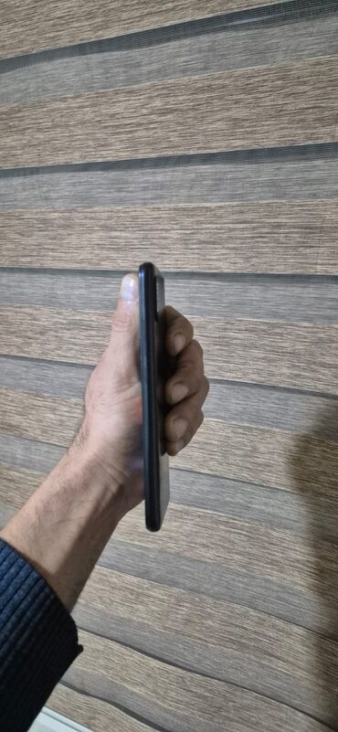 Redmi: Super vezyetde di 2 ci tel kimi istifadə olunub eziyi ciziqi donmaqi — 7