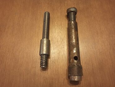 Ostalo: Dve špingle - navojna vretena. Detaljnije u pojedinačnim oglasima — 1