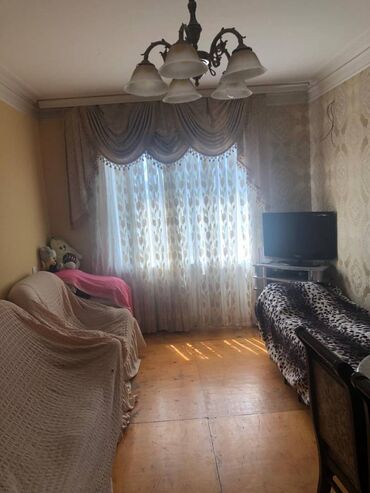 Uzunmüddətli kirayə mənzillər: Xalqlar metrosuna yaxin Siyaqut restoranina yaxin 3 otaq 9/6 bina evi