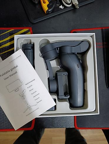 go pro hero 11: F12 3-oxlu qatlanan smartfon stabilizatorunu (gimbal) göstərir.Cihazın — 2