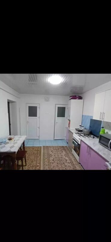 мансардные дома: 60 м², 4 комнаты, Парковка, Забор, огорожен