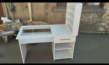 гидрофор цена в баку: Ağ rəngli vitrinli iş masası - Material: laminat/MDF lövhə, üst at lalafo.az гидрофор цена в баку: Ağ rəngli vitrinli iş masası - Material: laminat/MDF lövhə, üst
