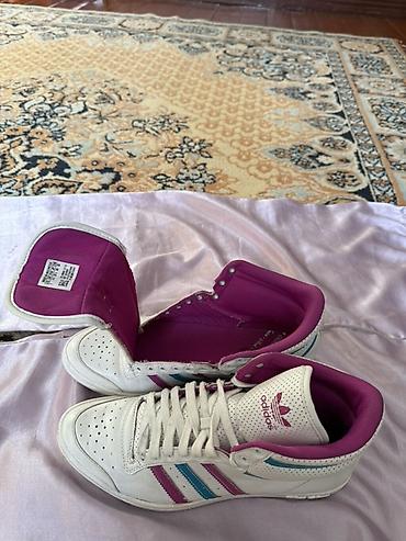 Кроссовки, 38, Adidas Originals, Б/у, цвет - Белый, Бесплатная доставка at lalafo.kg Кроссовки, 38, Adidas Originals, Б/у, цвет - Белый, Бесплатная доставка