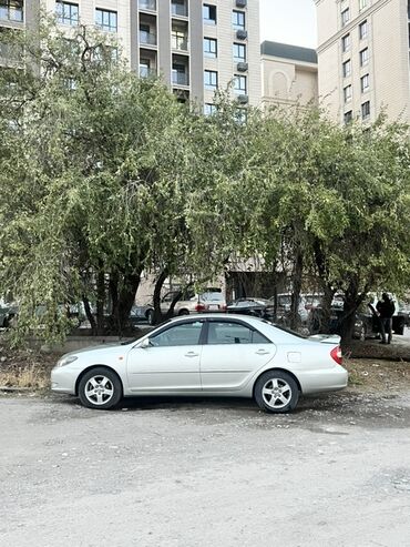 не знаю от какой машины: Седан бизнес‑класса серебристого цвета. Основные характеристики по