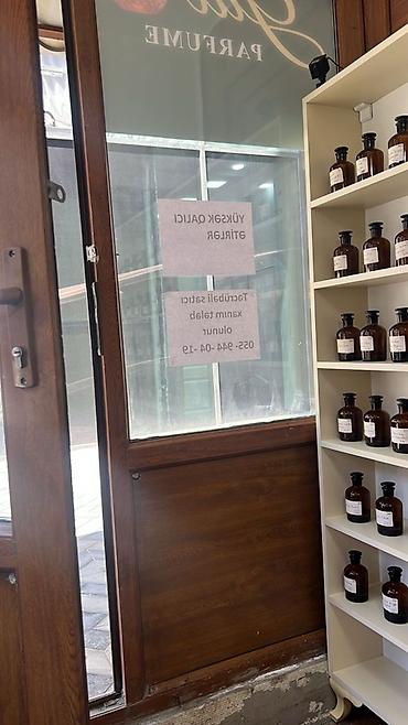 parfum satici teleb olunur: Parfum magazasina tecrubeli satici teleb olunur.Magaza Xalqlarda — 1
