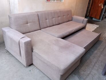 диван 2х местный: Угловой диван, цвет - Бежевый, Б/у