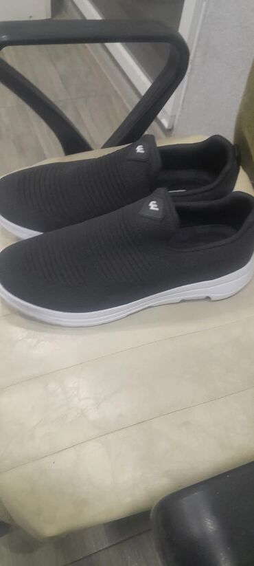 eqa shoes qara qarayev: 44 ölçu Kişi ayaqabı yenibu gün alınıb lakin 45 ölcü olana barmaq