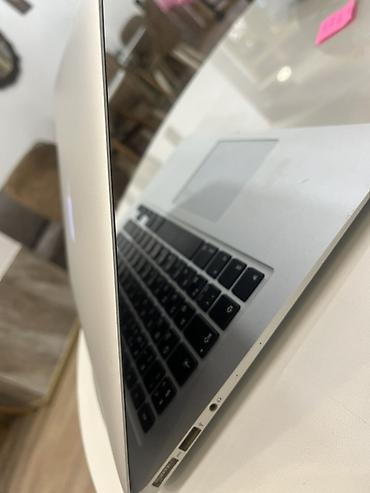 macbook air m4: Apple MacBook Air noutbuku - Model: MacBook Air (gümüş alüminium — 3