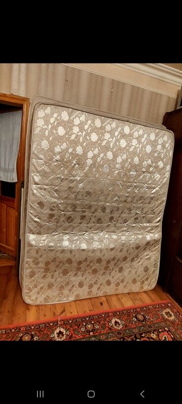 Quruducular: 2 matras və taxt birlikdə 80 m