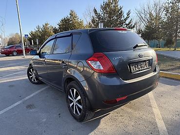 Kia: Kia Ceed: 2012 г., 1.6 л, Механика, Бензин, Хэтчбэк — 1