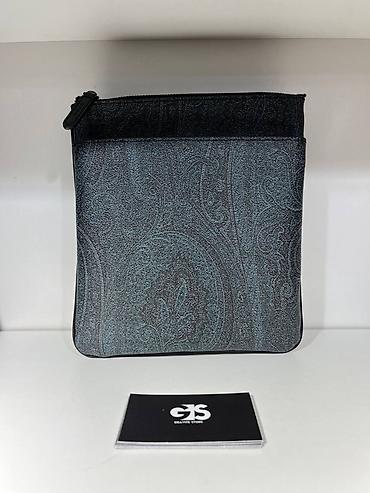 барсетка etro: Сумка ETRO через плечо с фирменным пейсли-принтом. - Формат — 4