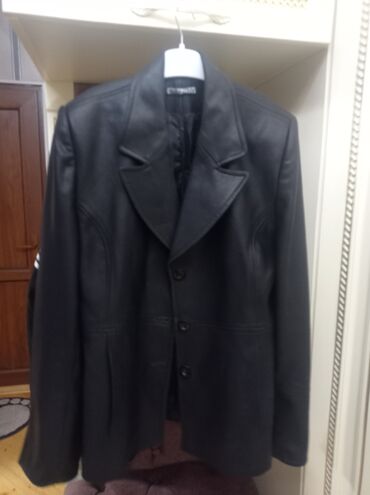 qara paltar: Женская куртка цвет - Черный