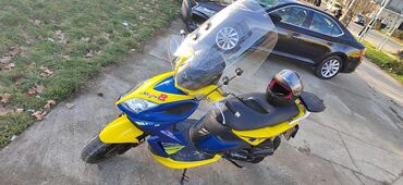 road gume r14: Kymco super 8 4t 49cc 2009god, na mene se vodi, ima vizir i kofer