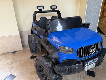 uşaq yelenceyi: Enerji ile isleyen usaq masini. 4 motor. Az istifade olunub, 470azn e
