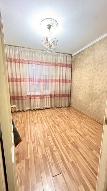 квартира для студент: 3 комнаты, 82 м², 105 серия, 3 этаж, Старый ремонт