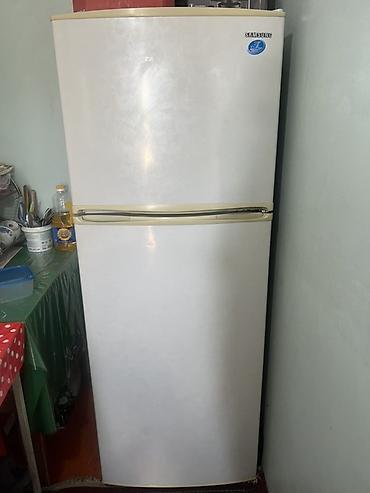 mini refrigerator: Холодильник Samsung, двухкамерный, с верхней морозильной камерой. Чон — 1
