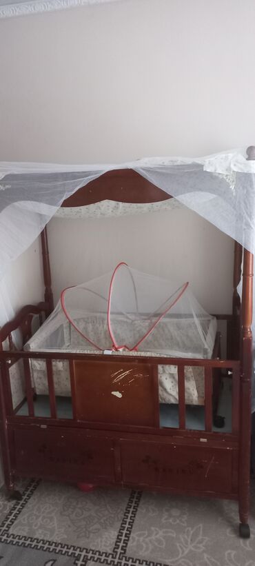 стенку с кроватью и стол: Продаётся детская кроватка манеж для детей до 5 лет Качалка отдельно
