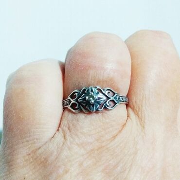 продаю кольца: Кольцо серебро с фианитом церковное размер 18,5. Цена сом