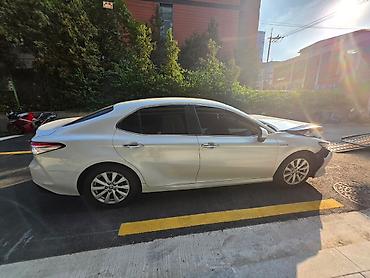 е 2 машина: Toyota Camry: 2020 г., 2.5 л, Вариатор, Гибрид, Седан — 3