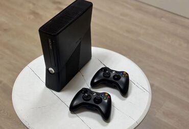 Xbox Series X: Xbox 360 slim 500 gb 2 eded original pult.Oyunlar:ufc, gta 5, mortal