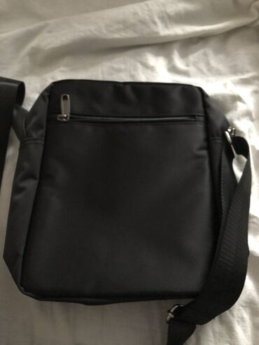 сумка кошелек: Сумка через плечо, черная - Форм-фактор: вертикальная